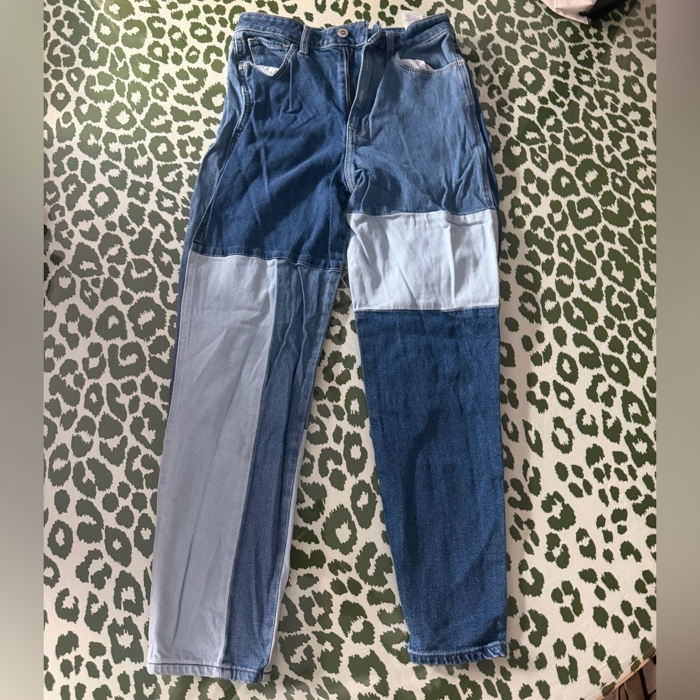 Hollister MultiTone Ultra High Rise Mom Jean Size 3R or 26 x 27